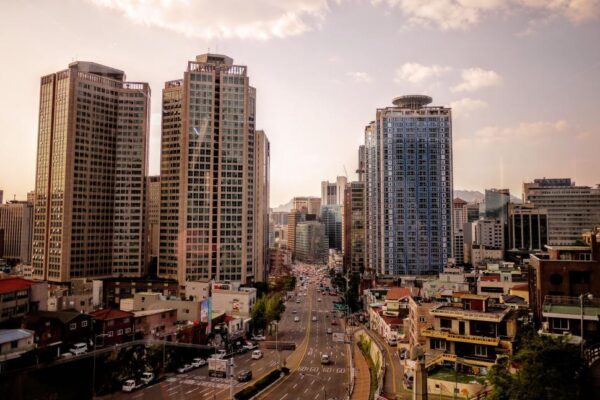 The Biggest Buildings in the World You Can Visit (Tallest, Largest & Most Impressive Megastructures)